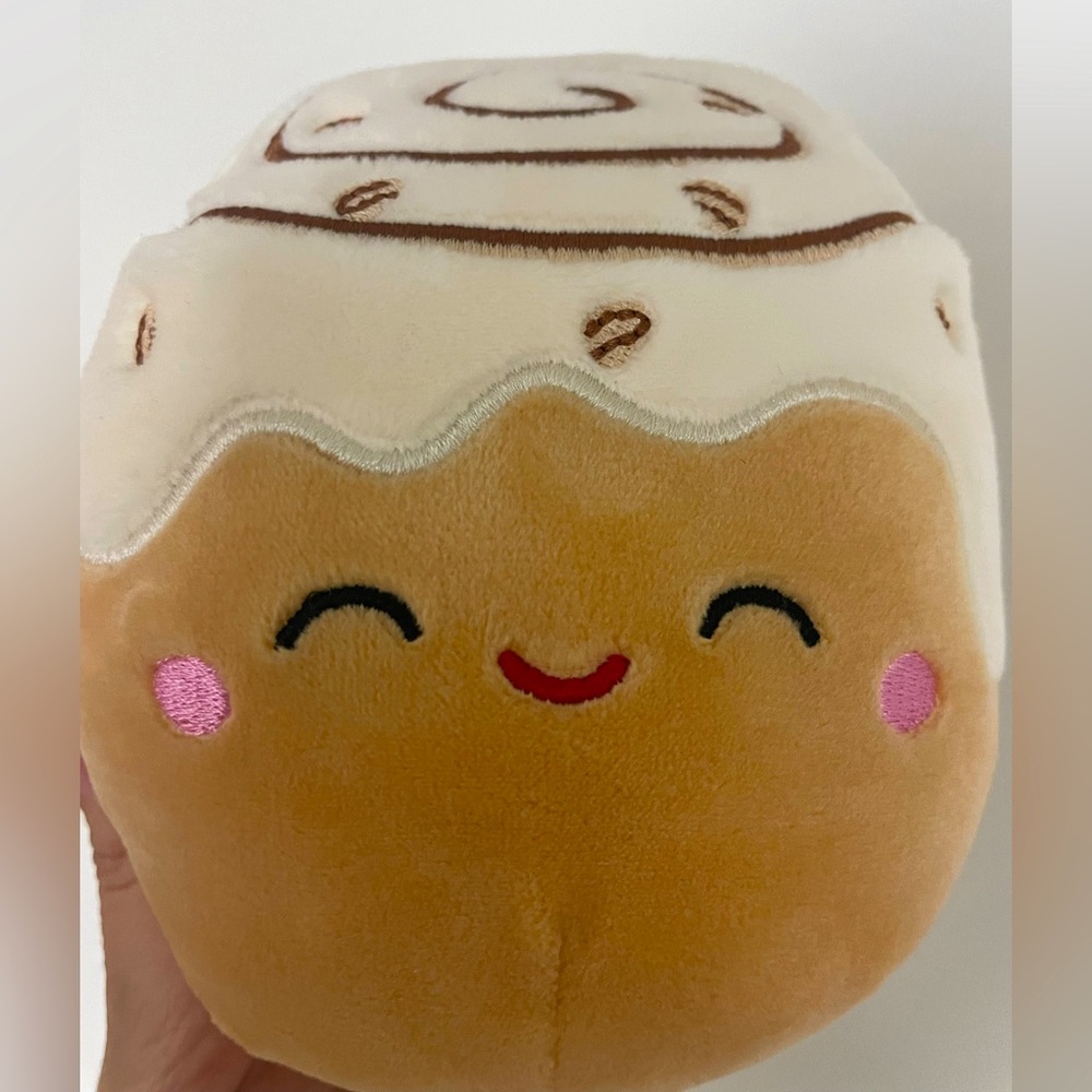 CHANEL Cinnabon4 inch Squishmallow.